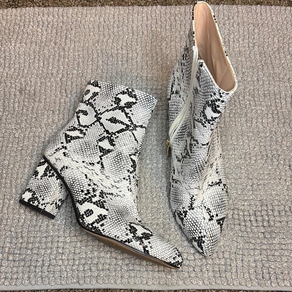 Kiss Ankle Boots White and Black Snakeskin Print